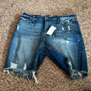 Bermuda Jean shorts distressed